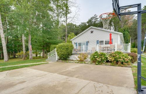 Mears Casa | 1 Mi to Silver Lake Sand Dunes Family Gem with Yard