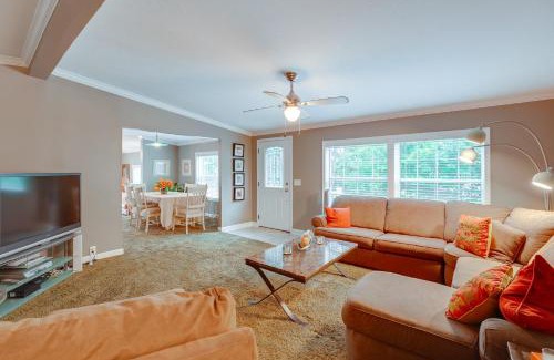Mears Casa | 1 Mi to Silver Lake Sand Dunes Family Gem with Yard