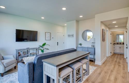 Traverse City Apartamento | 1 Mi to Ski Area Penthouse Condo in Traverse City