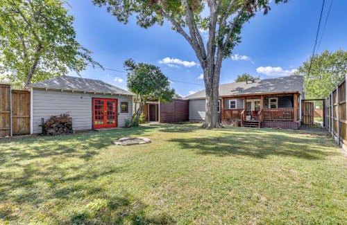 Northeast Dallas Casa | 1 Mi to SMU Home with Outdoor Entertainment