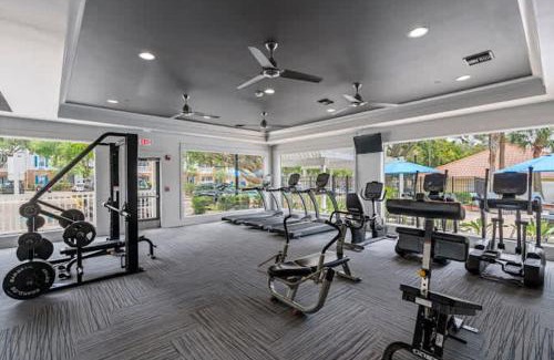 Temple Terrace Casa | 1 MI to USF Budget Friendly Pool GYM