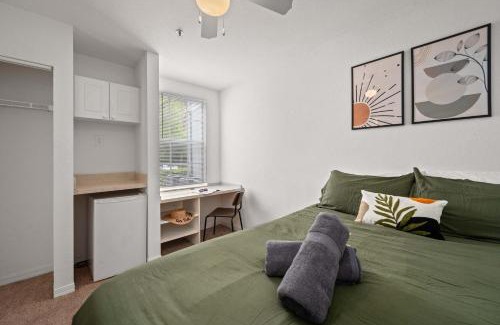 Temple Terrace Casa | 1 MI to USF Budget Friendly Pool GYM