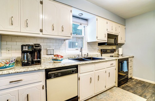 White Bear Lake Apartamento | 1 Mi to White Bear Lake & Dtwn: Twin Cities Escape