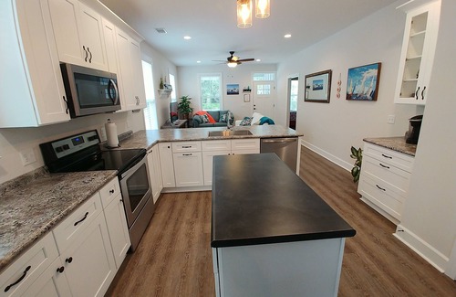 Port Royal Casa | 1 milla de la isla Parris! Cerca de playas, restaurantes y tiendas. Duerme 8