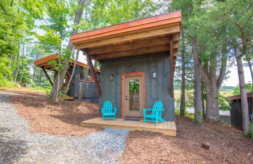 West Jefferson Casa | 1 Mile to Downtown West Jefferson Camping Cabin #6