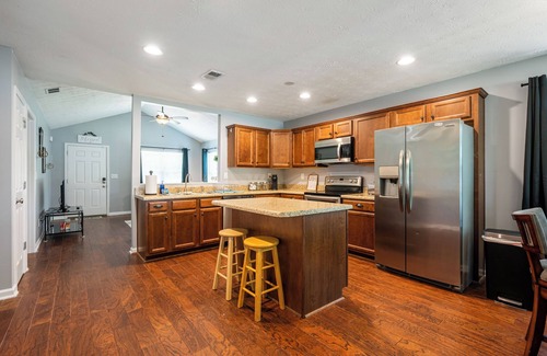 Emerson Casa | 1 Mile to Lakepoint with Fenced BKYD, Pet-Friendly