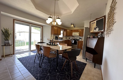 Bolivar Casa | 1 Mile Walk to SBU! Convenience and comfort meet!