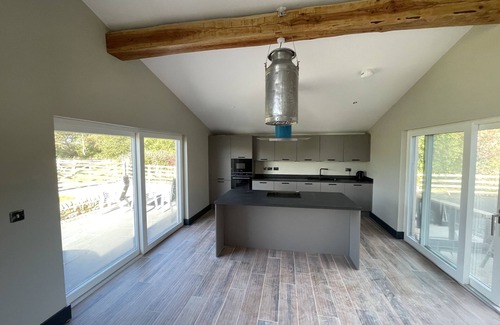 Durham Casa | 1 NEW DAIRY BARN, pet friendly, with hot tub in Croxdale