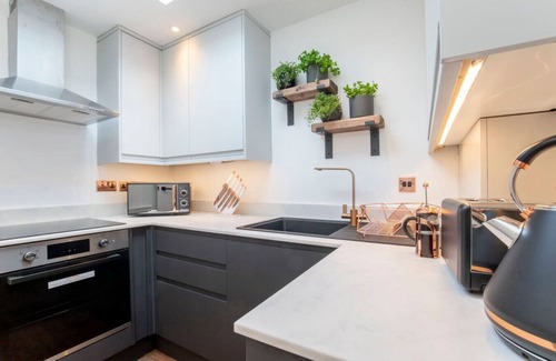 Cheltenham Casa | 1 Northall · One Bedroom Detached Home with Gated Parking