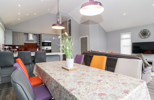 Morebath Cabaña | 1 OAK PARK, family friendly, with hot tub in Bampton, Devon