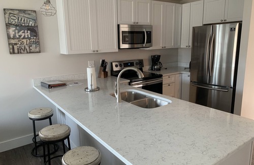 Gypsum Condominio | #D - New Construction Waterfront w / Dock And Fabulous Deck (Sleeps 8)