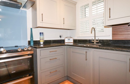 Lostwithiel Casa | 1 OLD TALBOT COTTAGES, pet friendly, with a garden in Lostwithiel