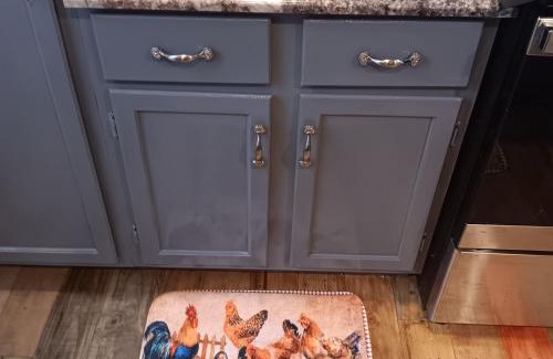 Palestine Casa | 1 private bedroom and 2 loft Cabin in the Country Woods