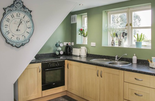 Pontesbury Cabaña | 1 ROYAL OAK COTTAGES, pet friendly, with open fire in Longden