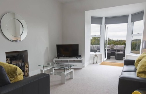 Bugford Cabaña | 1 The Manor House, Hillfield Village, DARTMOUTH