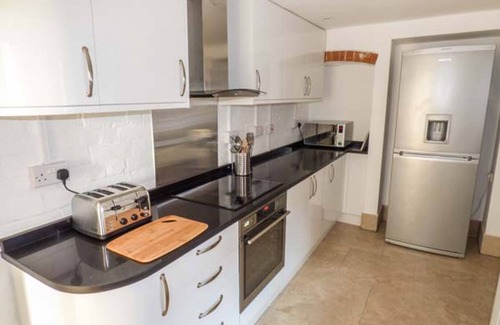 Upton upon Severn Cabaña | 1 WILLOW COTTAGE, family friendly in Upton Upon Severn