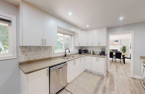 York Regional Municipality Otro | 10 Acre Farmhouse with Pool + Ponds [5 Bedrooms/3 Baths]
