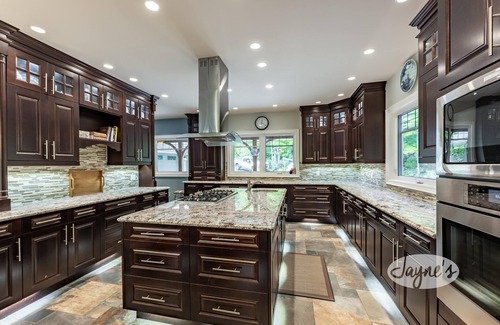 Coldwater Cabaña | 10 bed, 7 bath, cottage on Six Mile Lake, level land great for kids!