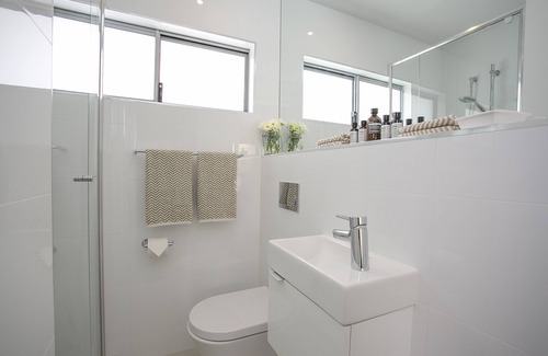 Noosa Heads Hotel | 10 Hastings Street Boutique Motel & Cafe