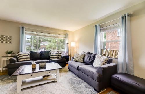 Finneytown Casa | 10 Mi to Dtwn Cincinnati Home with Patio and Yard!