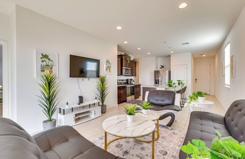 Laveen Village Casa | 10 Mi to Dtwn Phoenix: Chic Family Home