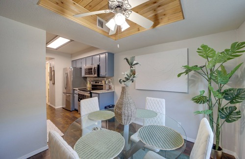 South Tulsa Condominio | 10 Mi to Dtwn Tulsa: Condo w/ Pool Access!