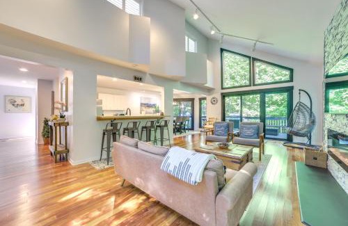 Birchwood Farms Casa | 10 Mi to Nubs Nob Modern Retreat with Fire Pit