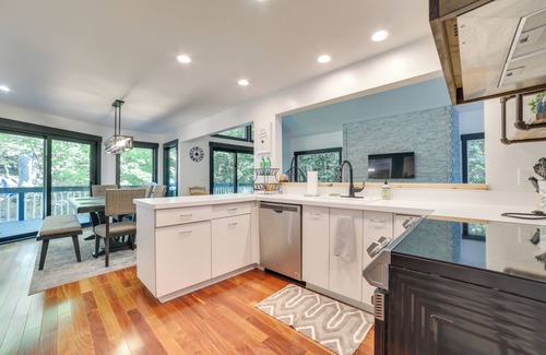 Birchwood Farms Cabaña | 2 Mi to Lake: Modern Harbor Springs Home w/ Grill!