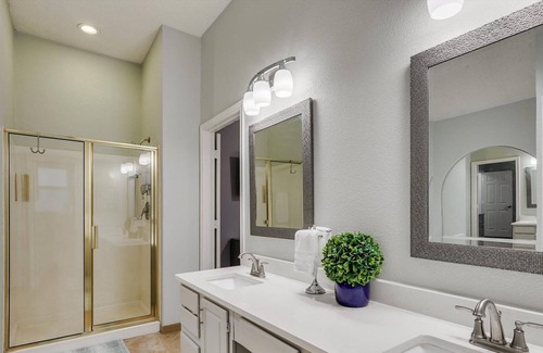 Grapevine Casa | 10 min from DFW Airport in Grapevine! 30+ Day Stays