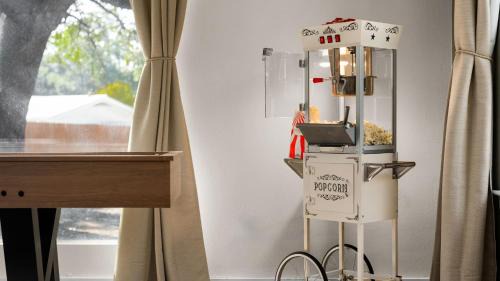 Walnut Forest Casa | 10 Min to Downtown - Modern 4BR Oasis - Yard Games