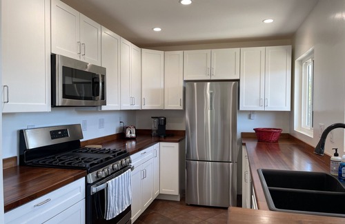 City Heights Casa | 10 Min to Downtown, tranquil 2 BR House with patio and deck, free parking