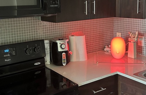 Mid-Wilshire Apartamento | 10 min to Hollywood comfy studio in mid city (pet friendly)
