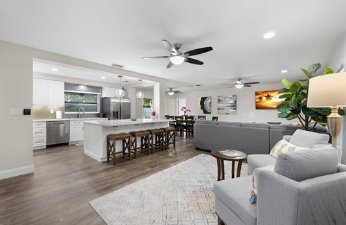 Harbor Bluffs Casa | 10 Mins to Beach-Heated Pool~Ping Pong+Pool Table