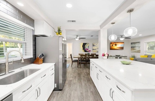 Harbor Bluffs Casa | 10 Mins to Beach-Heated Pool~Ping Pong+Pool Table