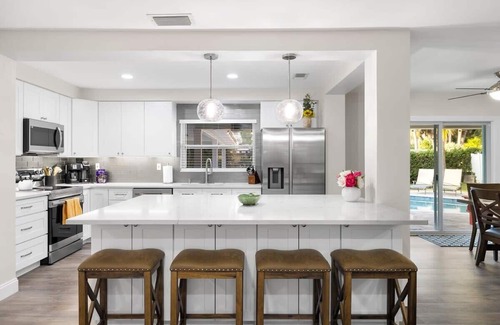 Harbor Bluffs Casa | 10 Mins to Beach-Heated Pool~Ping Pong+Pool Table