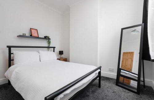 Liverpool Casa | 10 Mins To Crosby Beach Ensuite Wc Parking