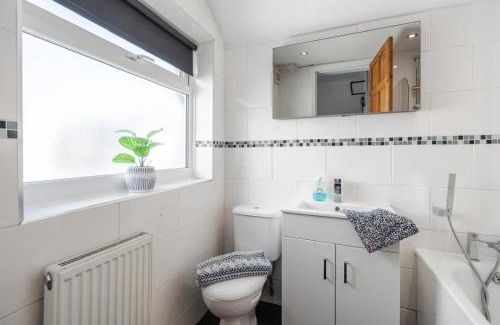 Liverpool Casa | 10 Mins To Crosby Beach Ensuite Wc Parking