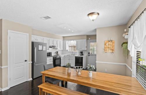 South Baton Rouge Casa | 10 Mins to Tiger Stadium South Burbank Bungalow