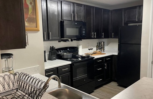East Side Apartamento | 10 Minutes From Downtown--Museums, parks, food, memories--receive a welcome gift