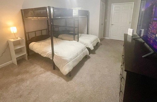East Side Apartamento | 10 Minutes From Downtown--Museums, parks, food, memories--receive a welcome gift