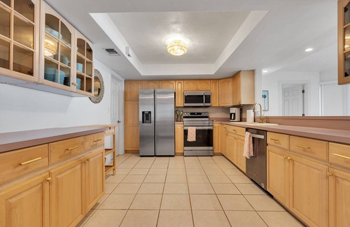 Greater Pinellas Point Casa | 10 minutes to beach & downtown, hot tub, quiet neighborhood!