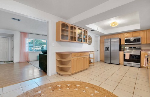 Greater Pinellas Point Casa | 10 minutes to beach & downtown, hot tub, quiet neighborhood!