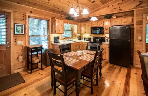 Blue Ridge Cabina | 10 Minutes to Downtown Blue Ridge - Sleeps 4