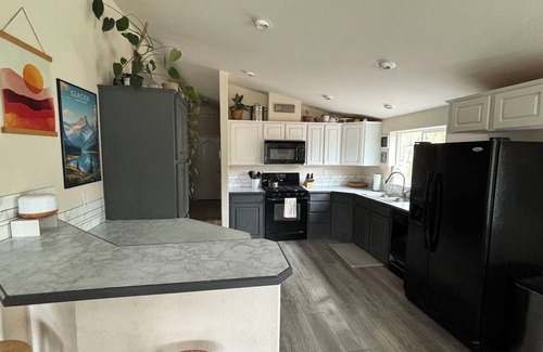 Martin City Casa | 10 minutes to Glacier! Family-friendly home with porch & swing