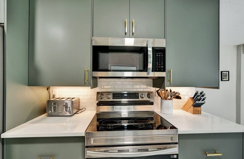 Southgate Casa | 10 Minutes to Siesta Key Beach! 3-bedroom renovated pool house close to it all