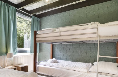 Hapert Casa | 10-person bungalow in the holiday park Landal Het Vennenbos