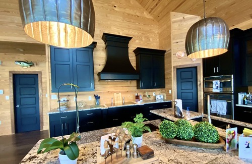 Bremen Casa | 10% Savings - No steps to lake! Fiber Internet! Luxury Lake Home, Big Water!