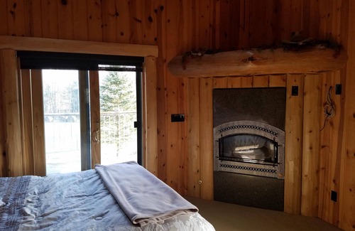 Delton Cabina | 35 Acre Pure Michigan Retreat - Vistas increíbles / Bañera de hidromasaje / Saunas húmedas y secas / Chimeneas.