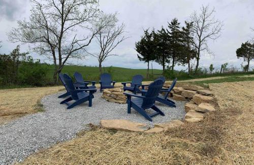 Williamstown Casa | 100 Acre Relaxing Retreat Near Ark- The Farmhouse