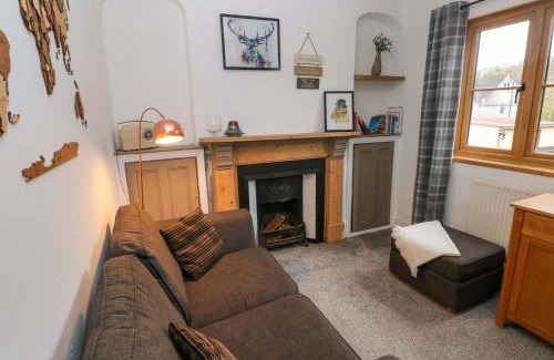 Cwm-twrch Isaf Casa | 100 Cwmphil Road